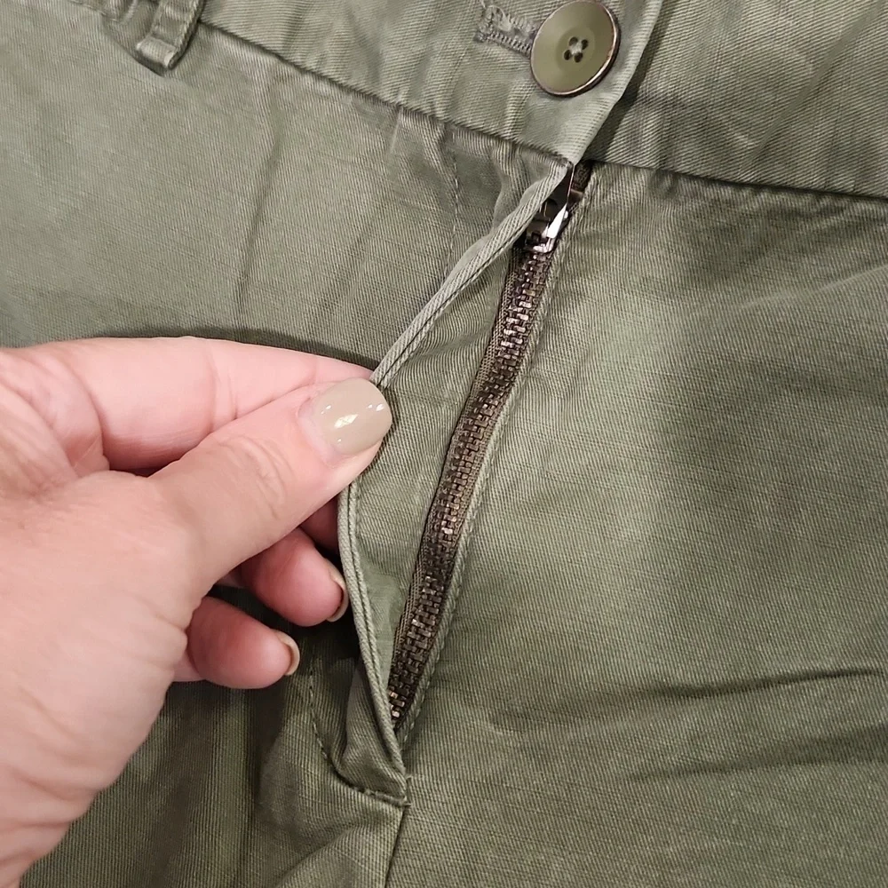 GAP Women's Army Green Shorts Size 10!